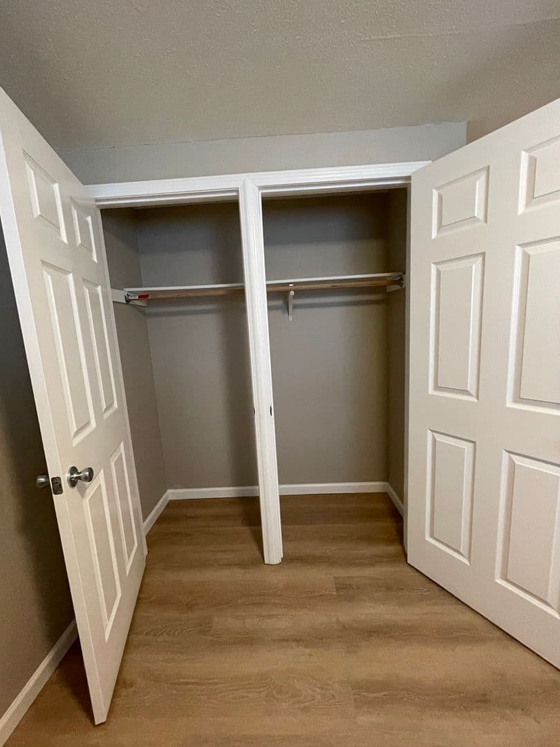 Eugene Apartment: 3659 West 18Th Ave, #6, Office