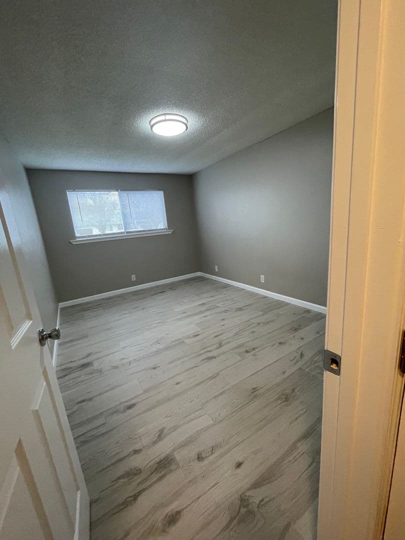Albany Apartment: 1830 SE Thurston St