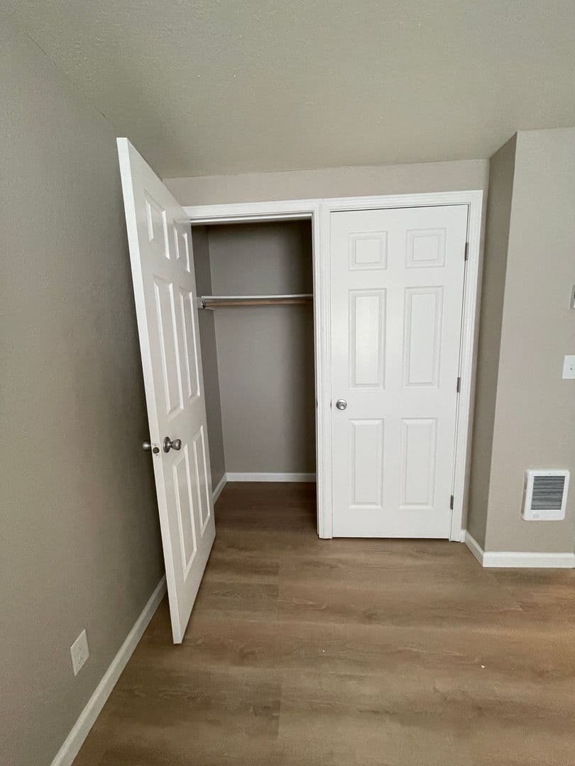 Eugene Apartment: 3659 West 18Th Ave, #6, Office