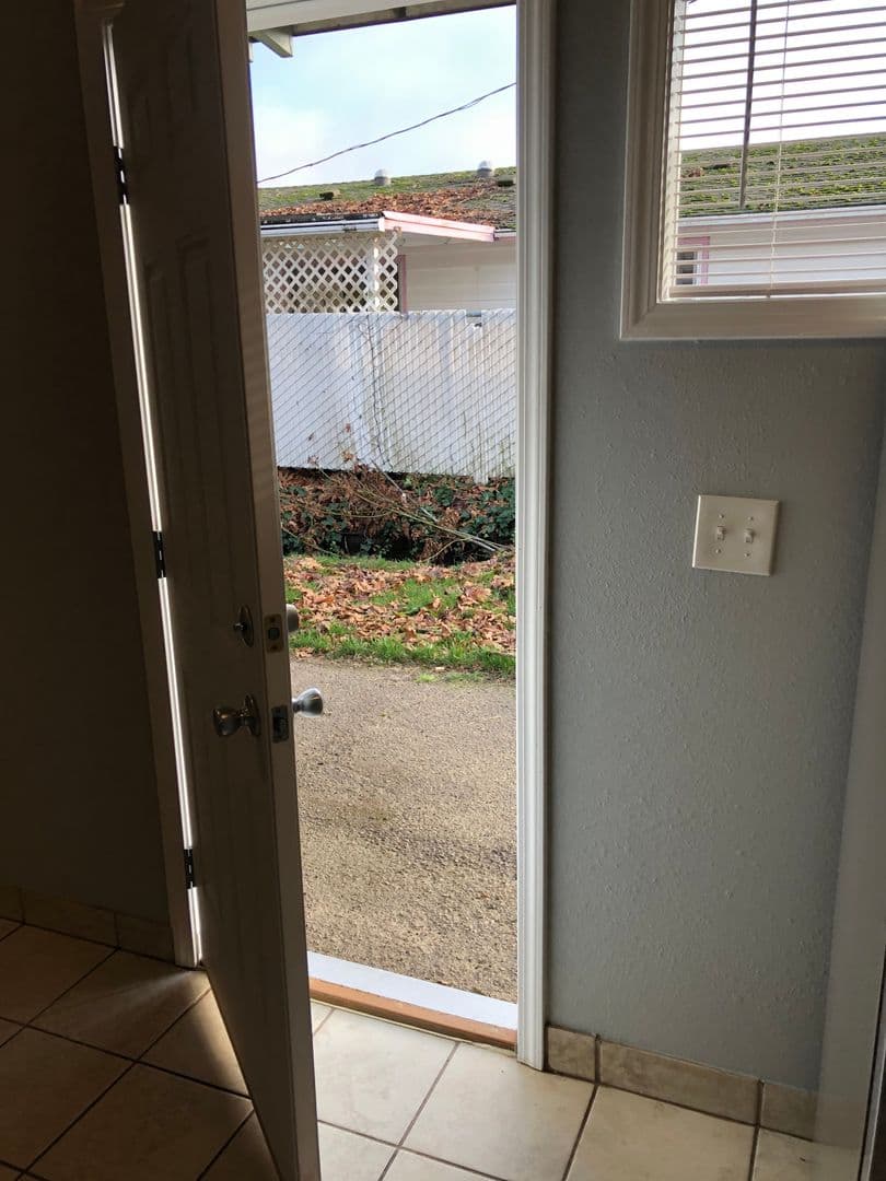 Albany Apartment: 825 SE Waverly  Drive
