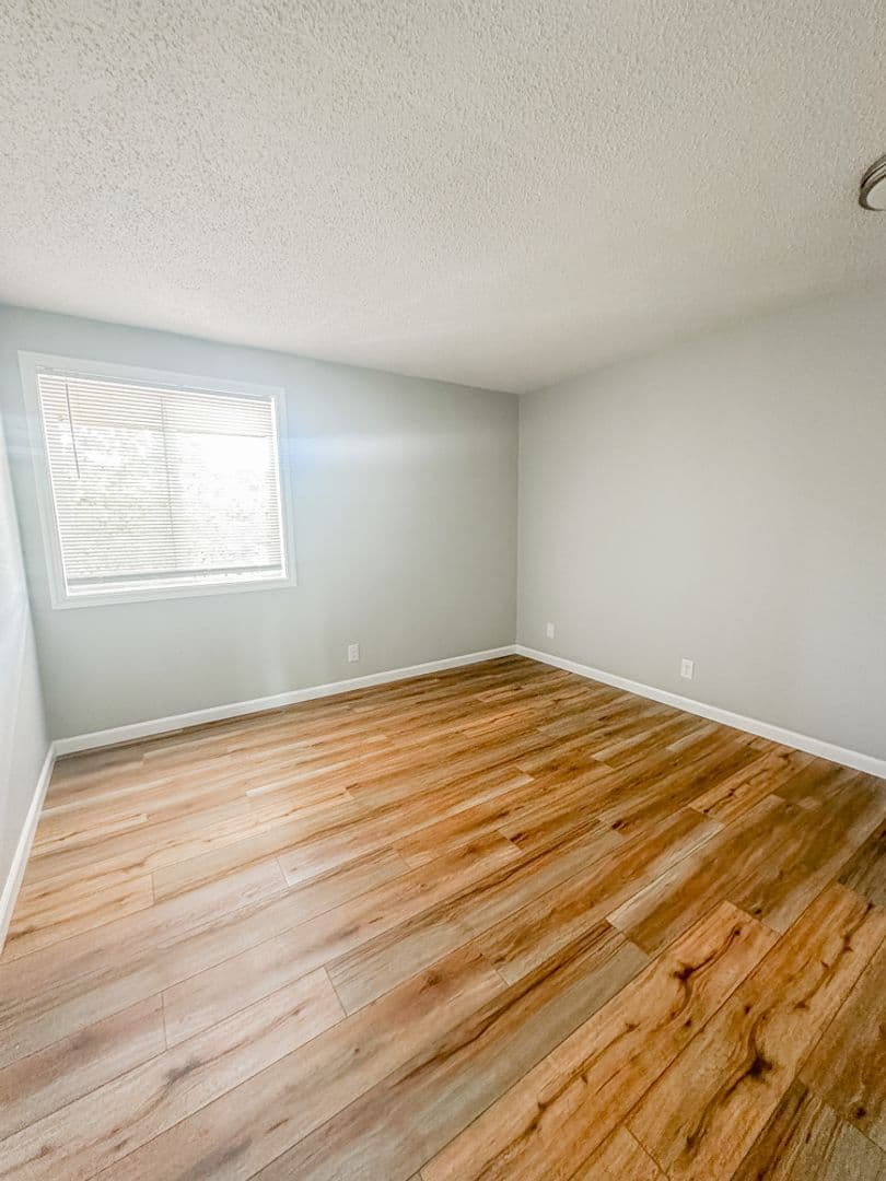 Salem Apartment: 4072 - 4098 Market St NE
