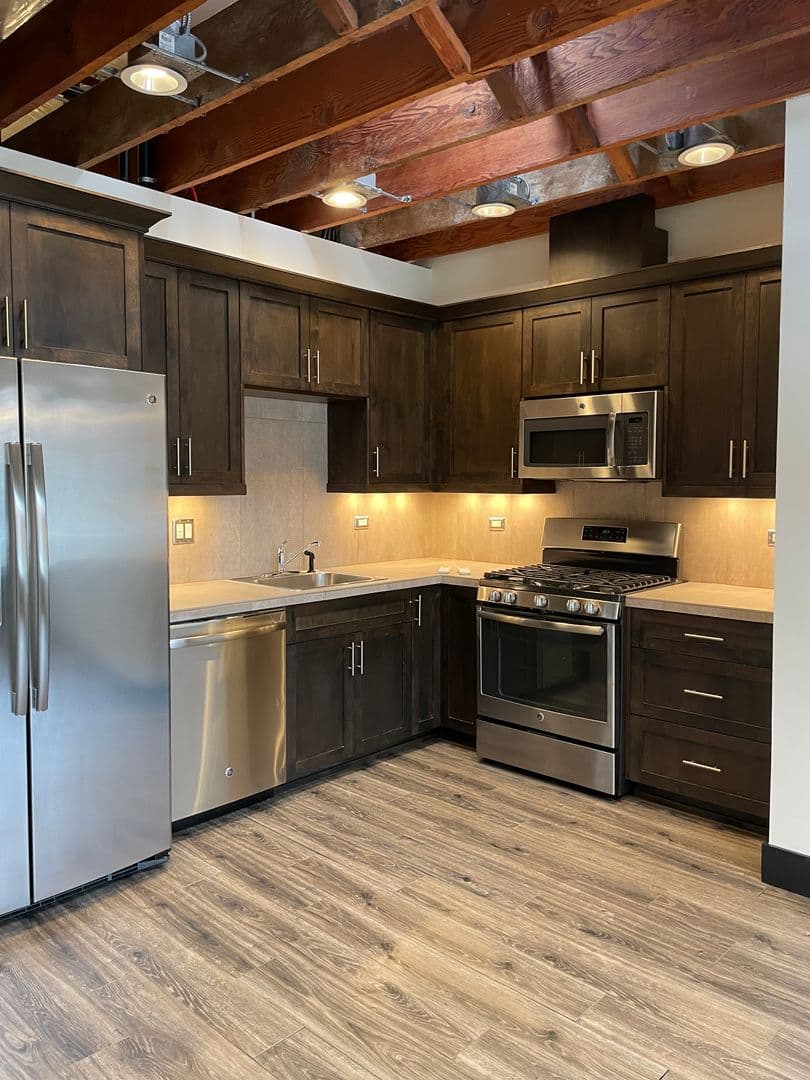 Salem Apartment: 241, 255, 249 Liberty ST NE