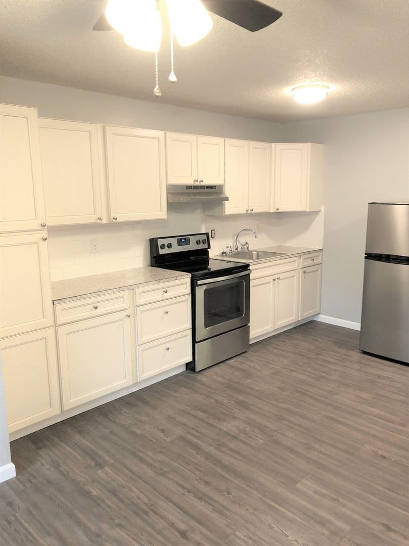 Salem Apartment: 1102-1180 Pine St NE