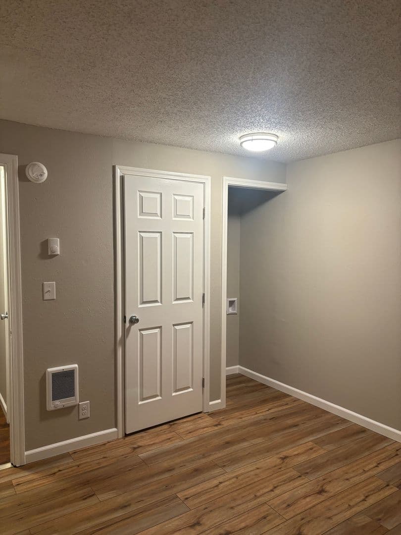 Salem Apartment: 4072 - 4098 Market St NE