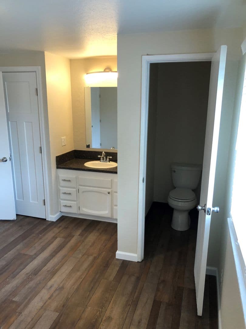 Eugene Apartment: 3659 West 18Th Ave, #6, Office