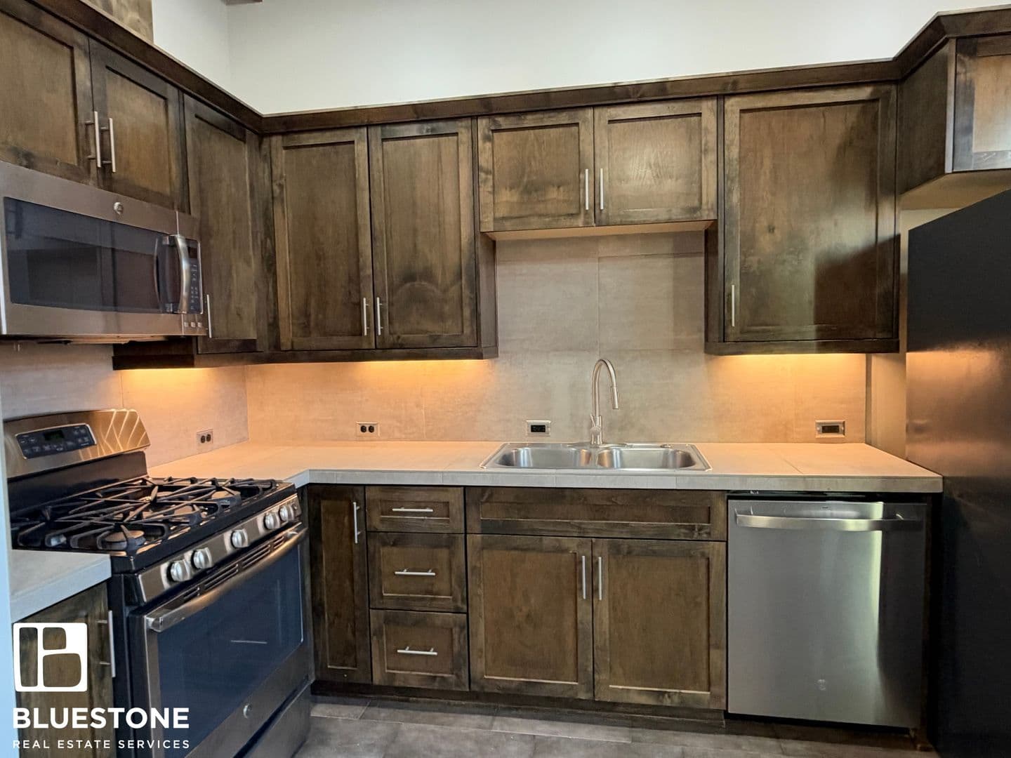 Salem Apartment: 241, 255, 249 Liberty ST NE