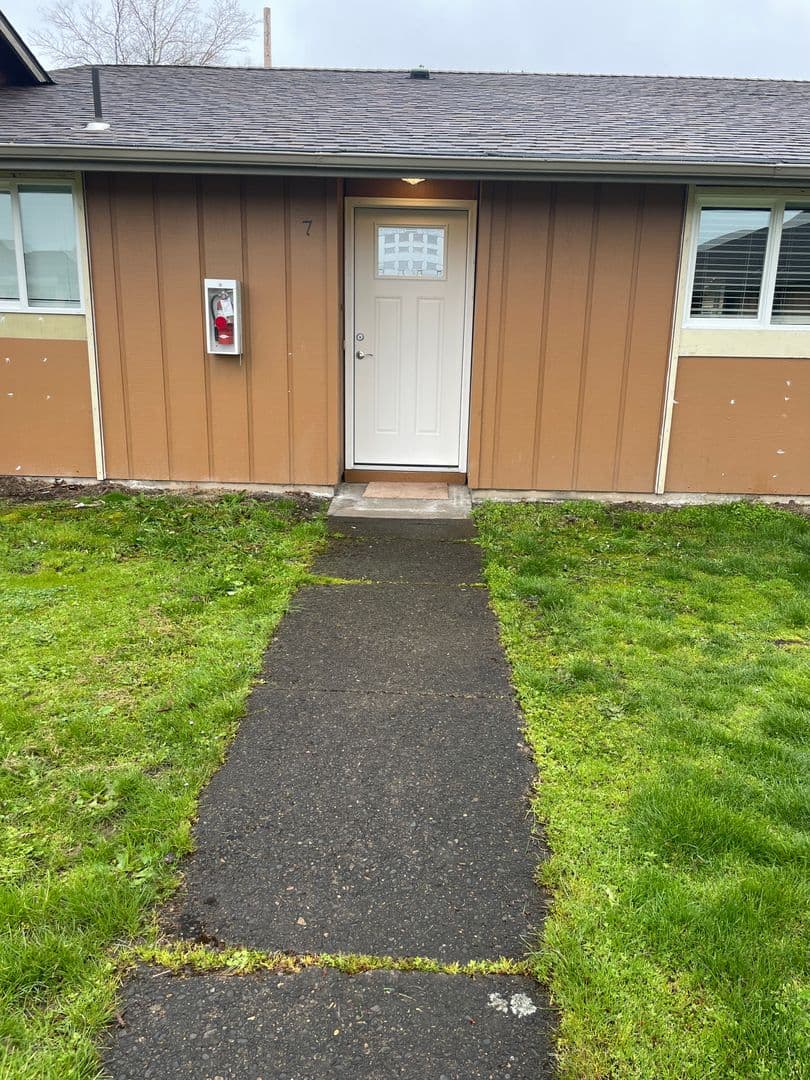Eugene Apartment: 3659 West 18Th Ave, #6, Office