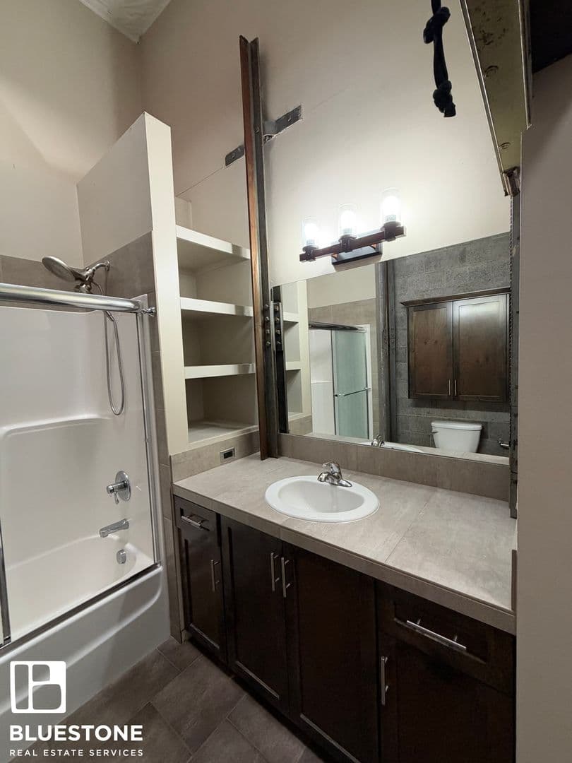 Salem Apartment: 241, 255, 249 Liberty ST NE