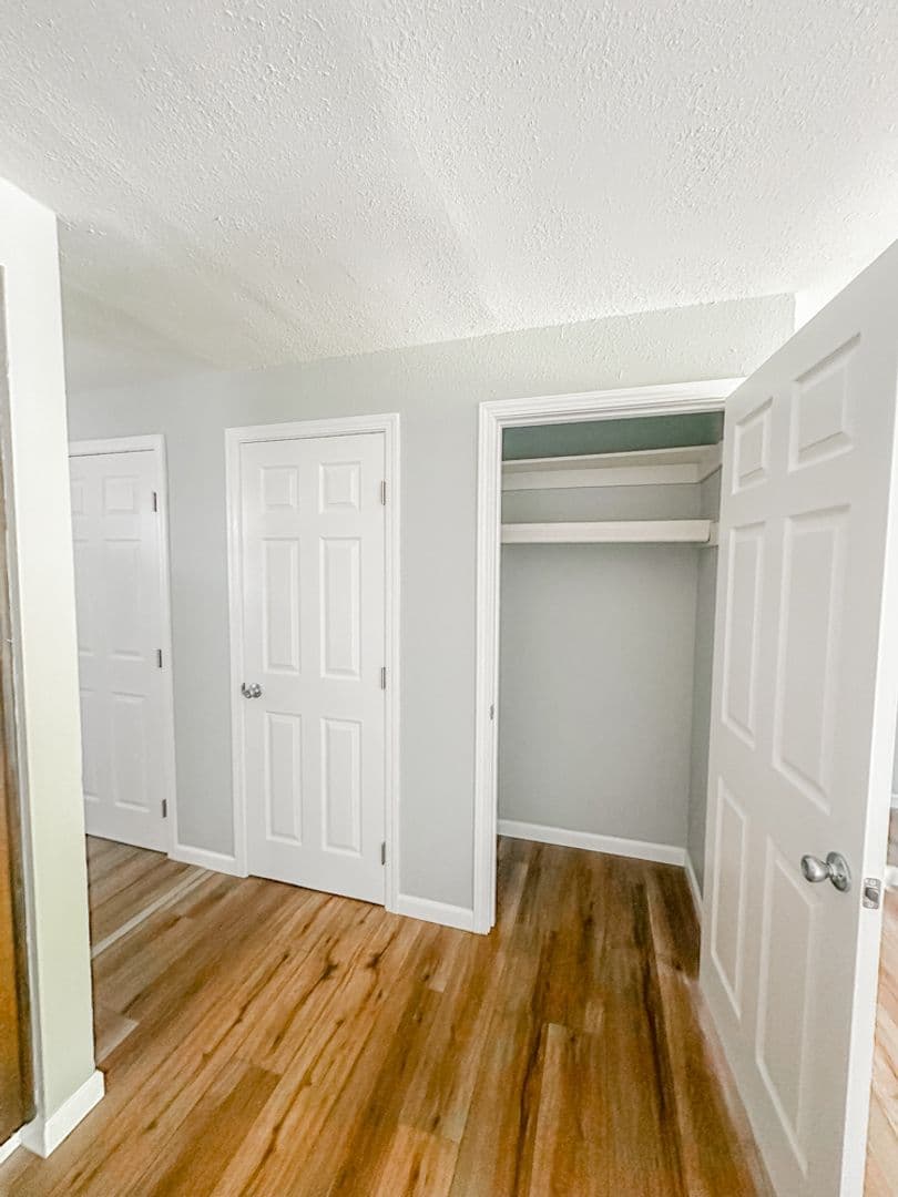Salem Apartment: 4072 - 4098 Market St NE