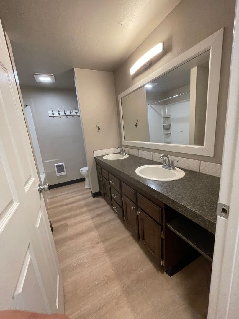 Eugene Apartment: 3659 West 18Th Ave, #6, Office