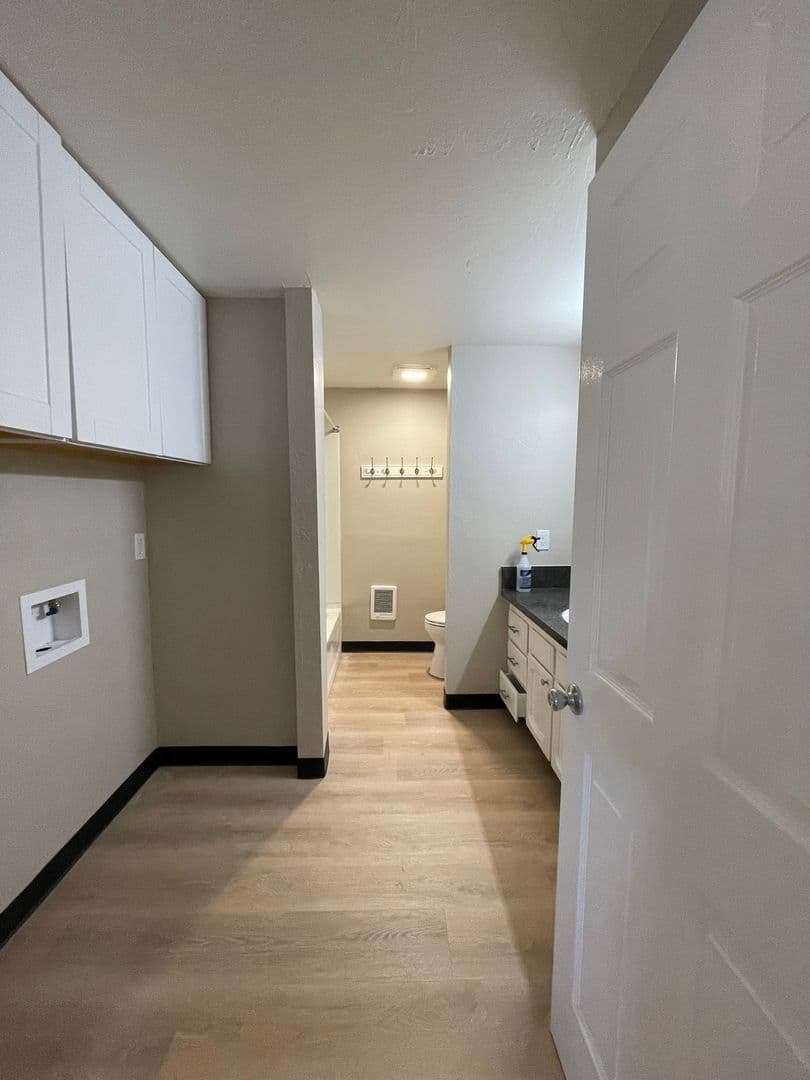 Eugene Apartment: 3659 West 18Th Ave, #6, Office