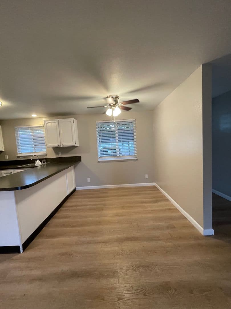 Eugene Apartment: 3659 West 18Th Ave, #6, Office