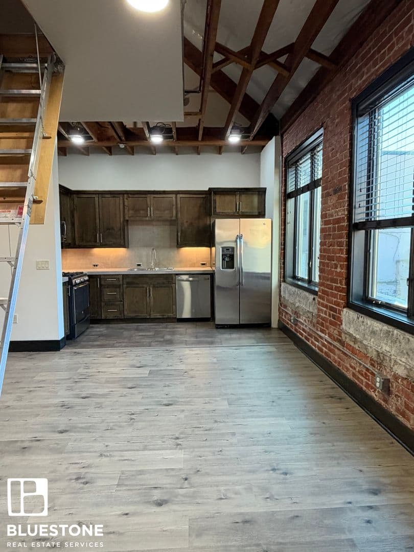 Salem Apartment: 241, 255, 249 Liberty ST NE