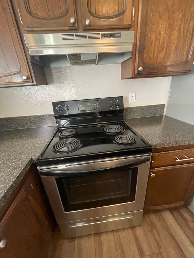 Eugene Apartment: 3659 West 18Th Ave, #6, Office