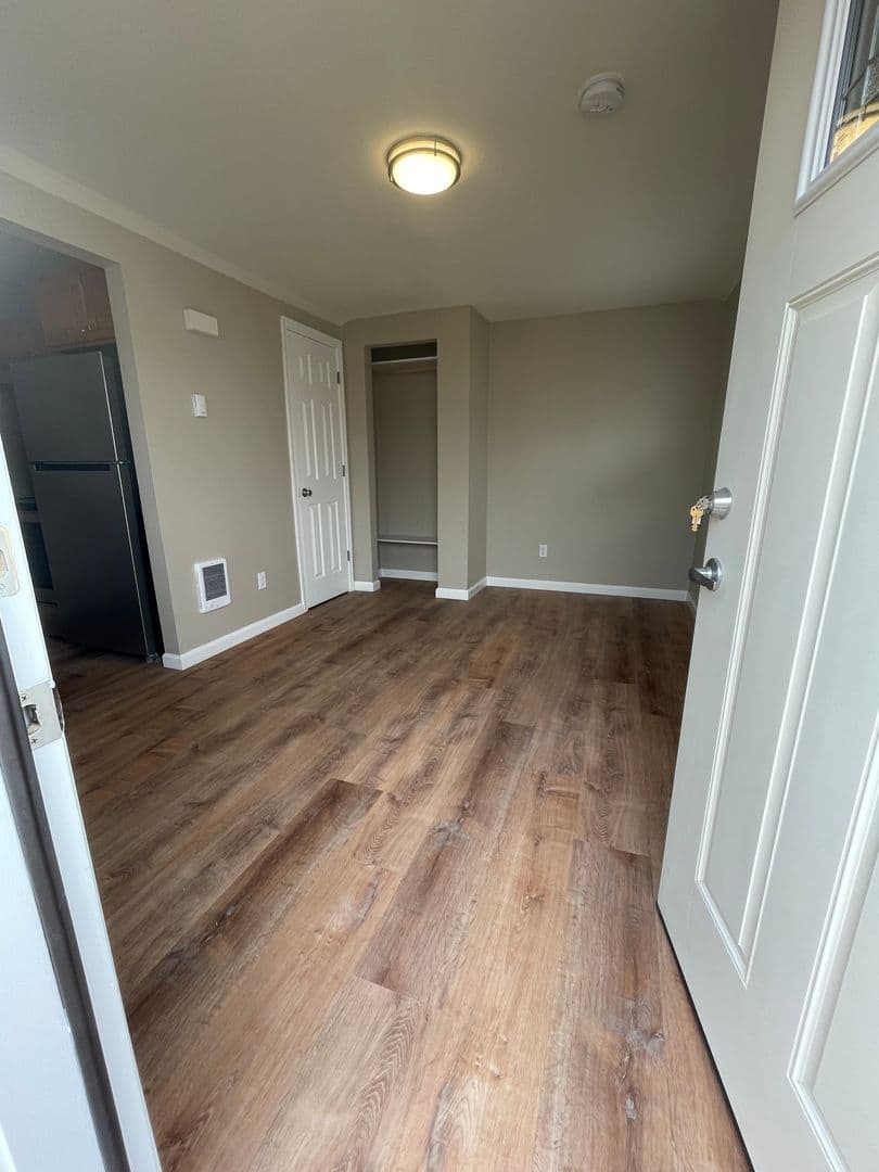 Albany Apartment: 317-325 Main SE & 1146 Salem Rd