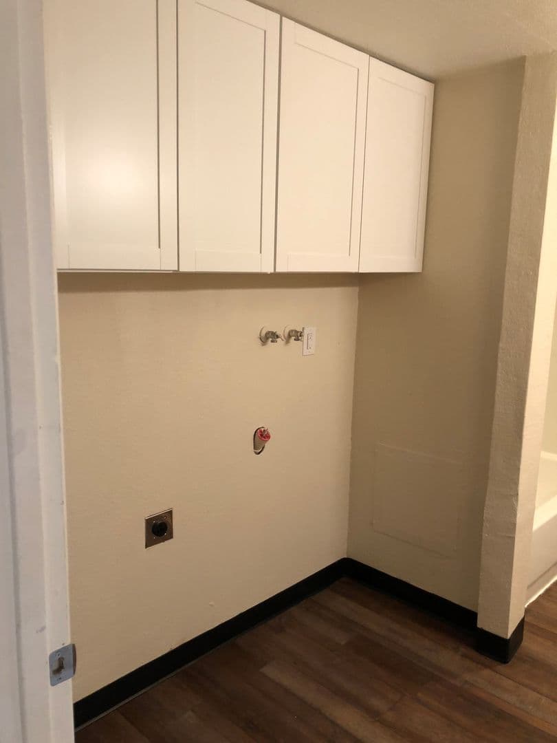 Eugene Apartment: 3659 West 18Th Ave, #6, Office
