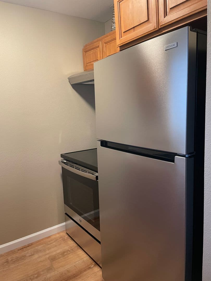Albany Apartment: 317-325 Main SE & 1146 Salem Rd