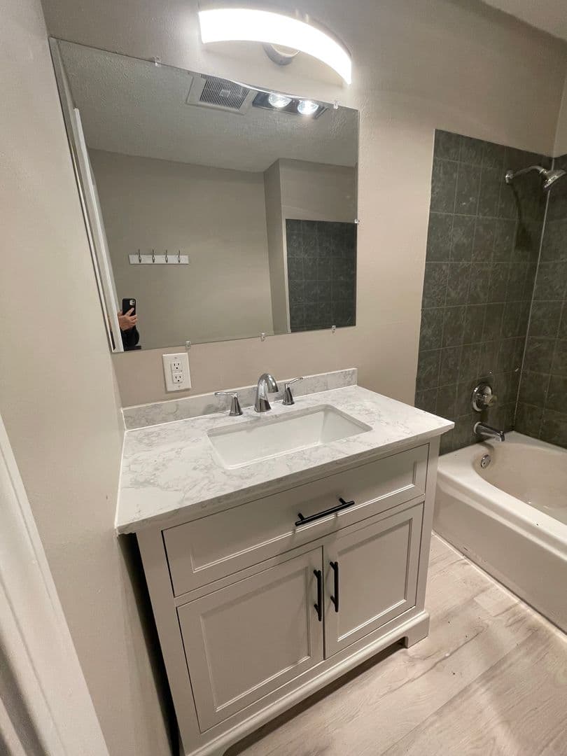 Albany Apartment: 1830 SE Thurston St