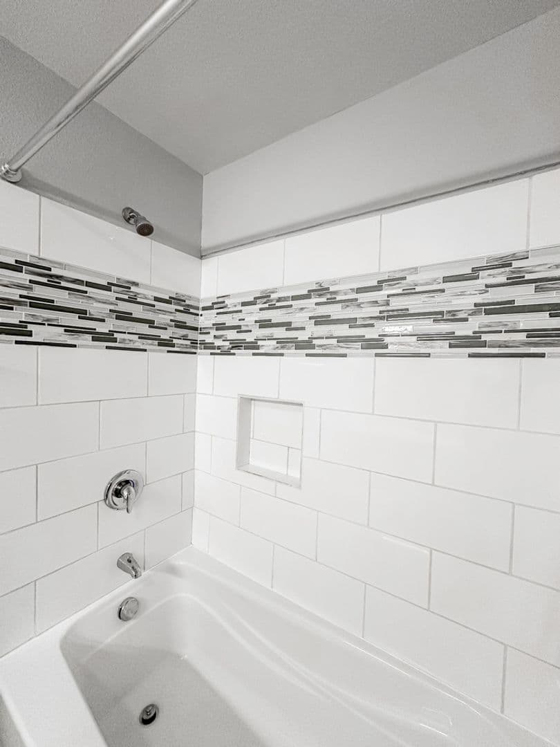 Salem Apartment: 1102-1180 Pine St NE
