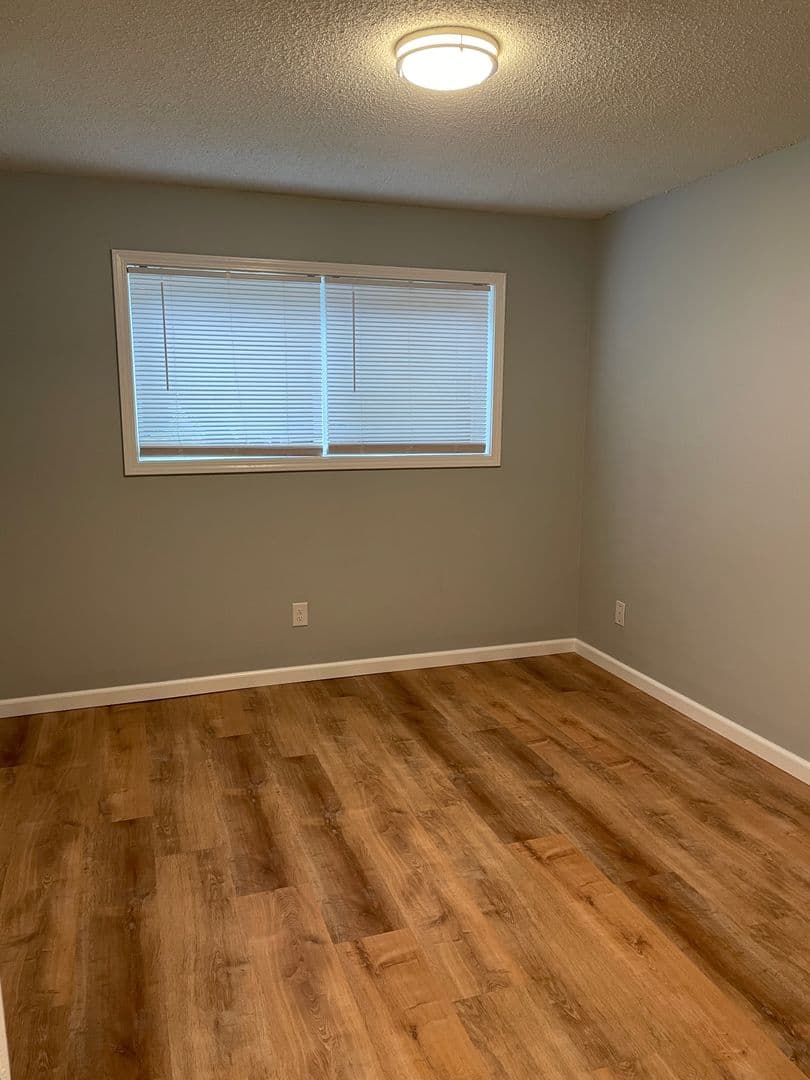 Salem Apartment: 1102-1180 Pine St NE