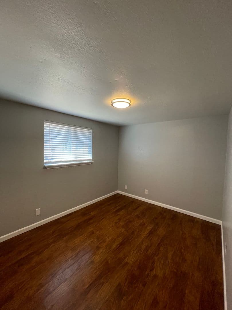 Eugene Apartment: 3659 West 18Th Ave, #6, Office
