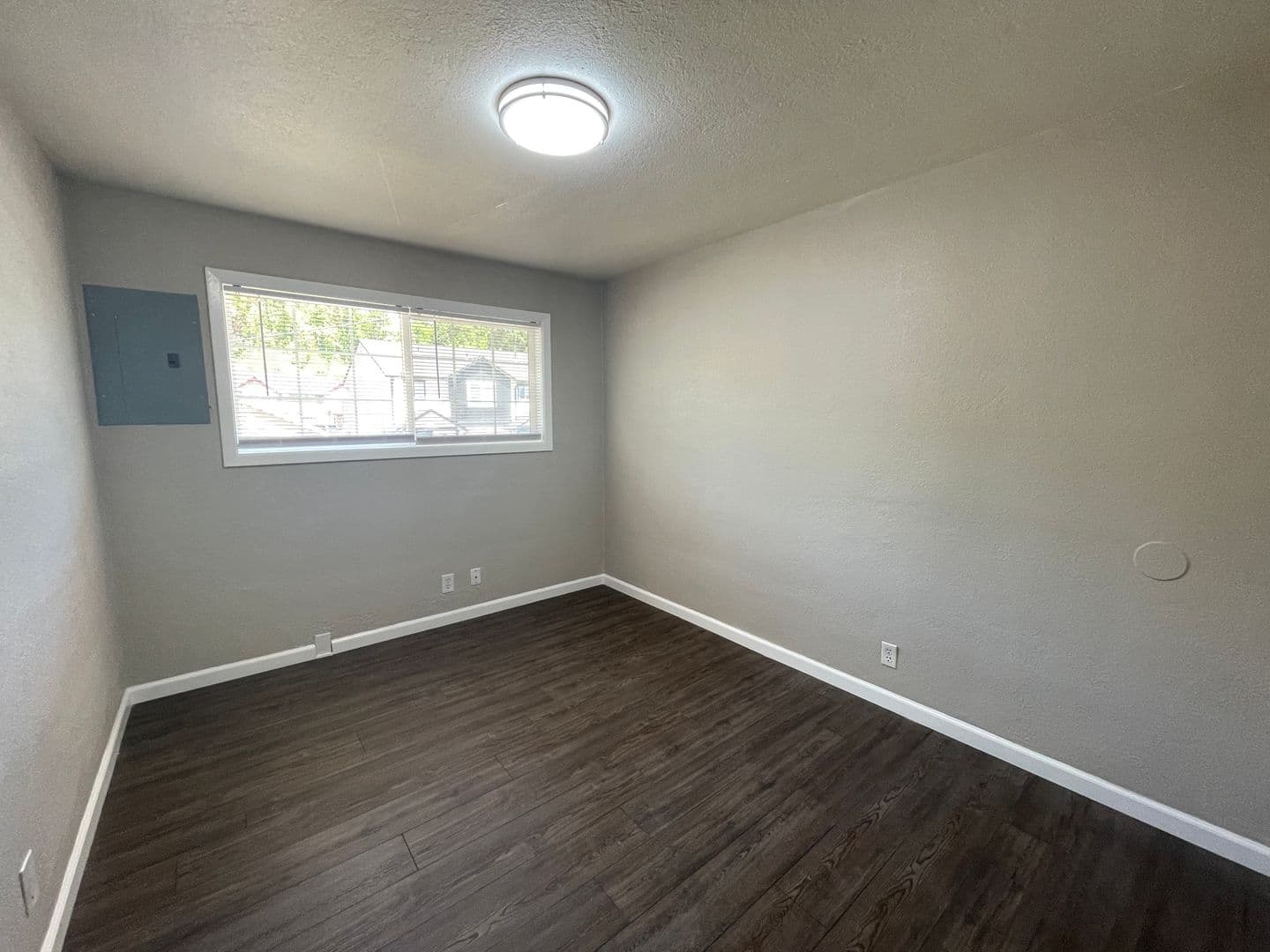 Salem Apartment: 8th Street NW
