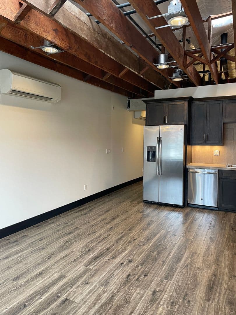 Salem Apartment: 241, 255, 249 Liberty ST NE