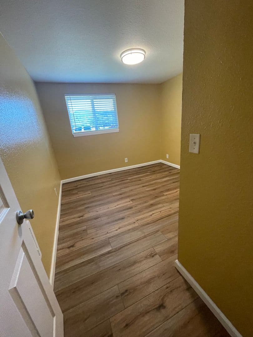 Eugene Apartment: 3659 West 18Th Ave, #6, Office