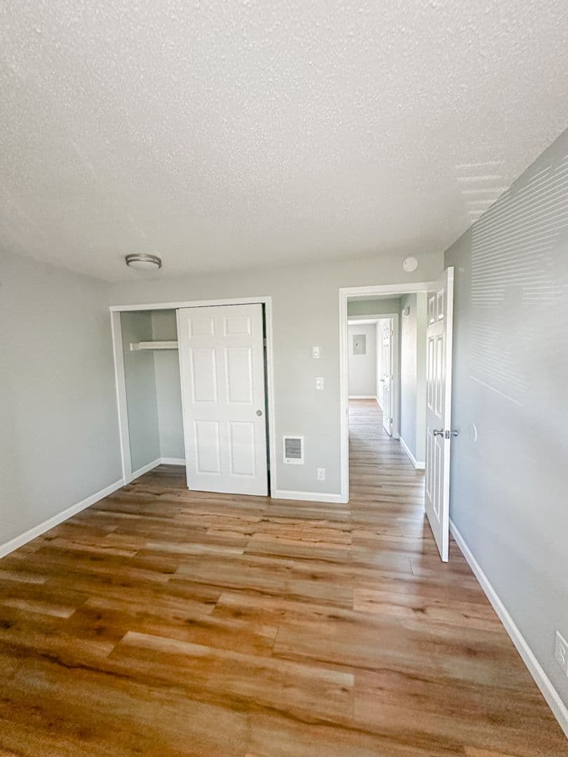 Salem Apartment: 4072 - 4098 Market St NE
