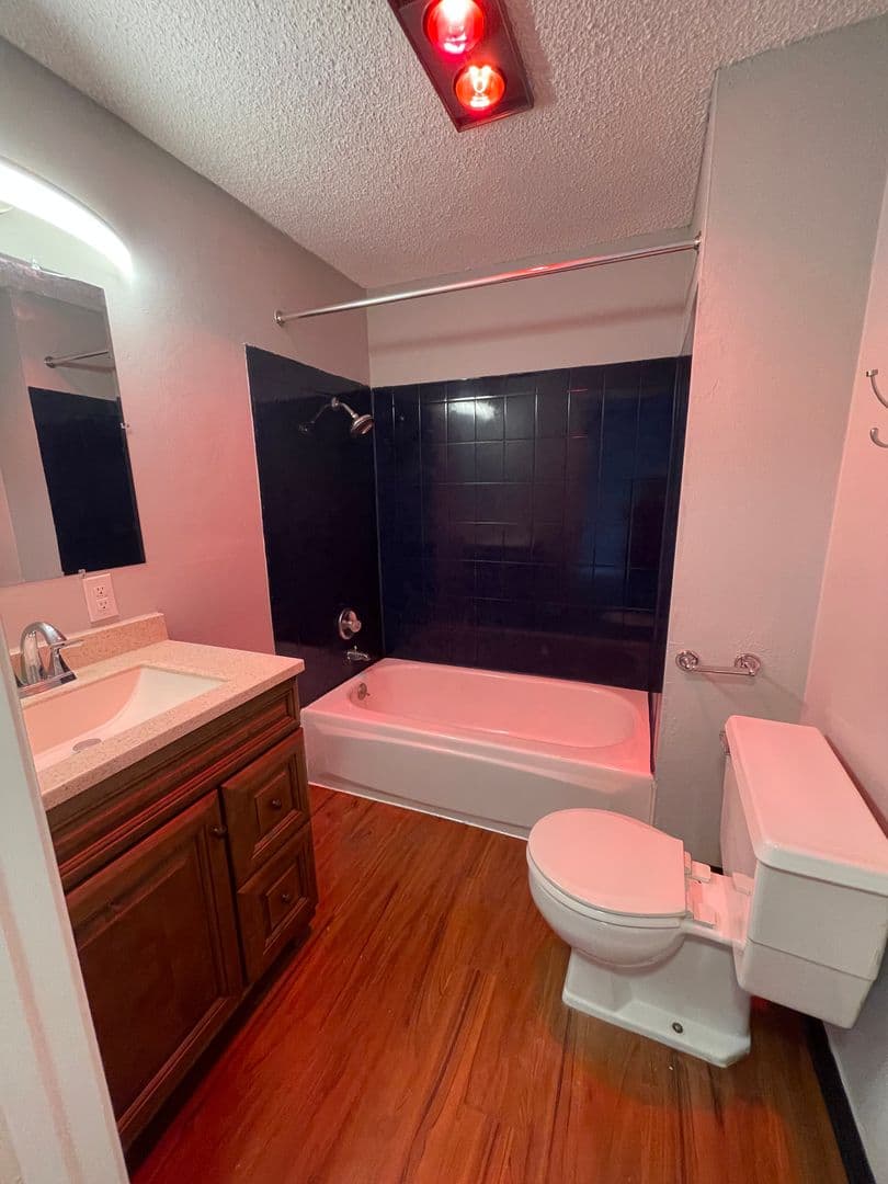 Albany Apartment: 1830 SE Thurston St