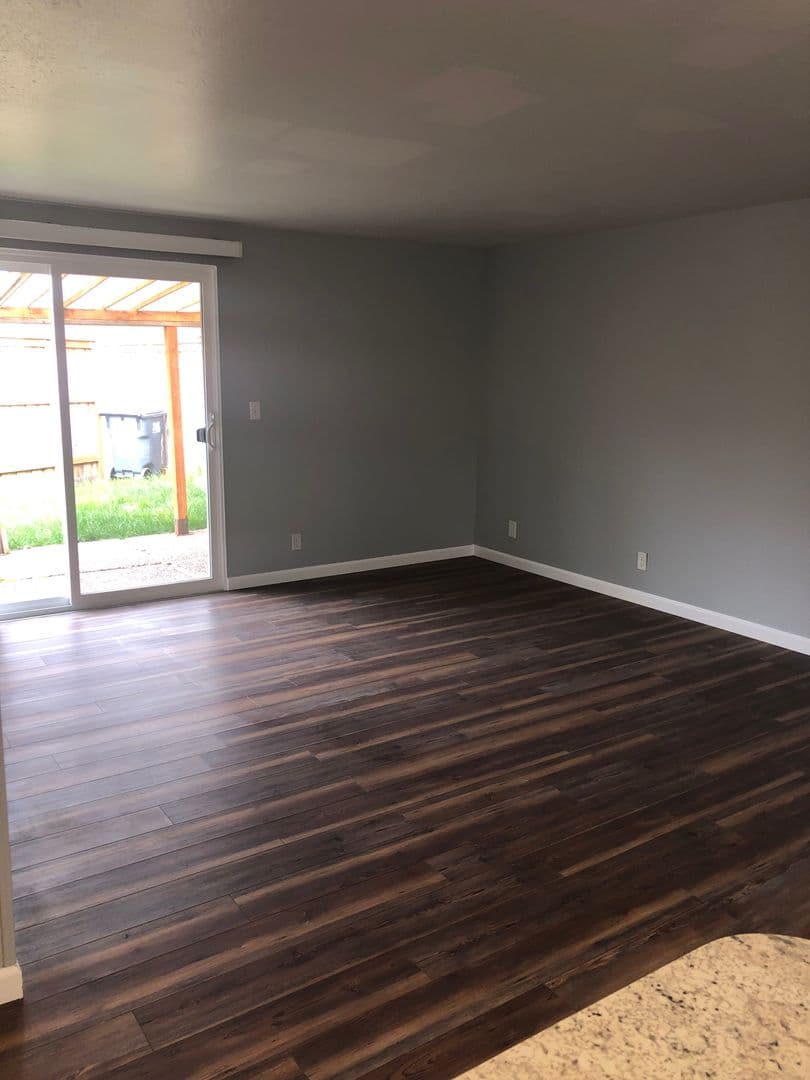 Eugene Apartment: 3659 West 18Th Ave, #6, Office