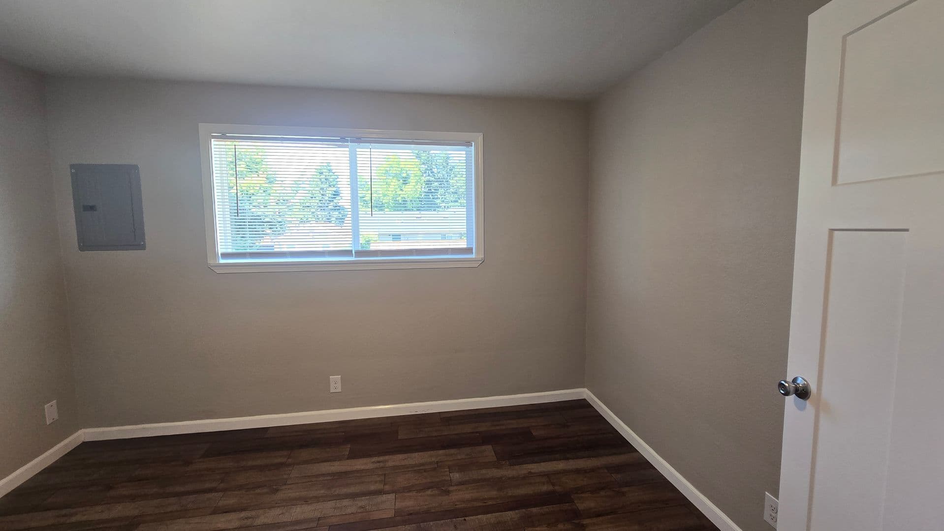 Salem Apartment: 817-899 25th ST SE
