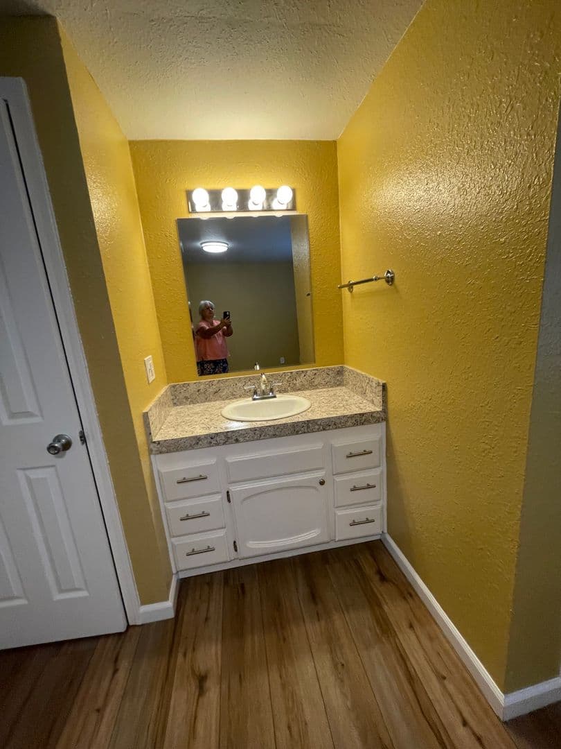 Eugene Apartment: 3659 West 18Th Ave, #6, Office