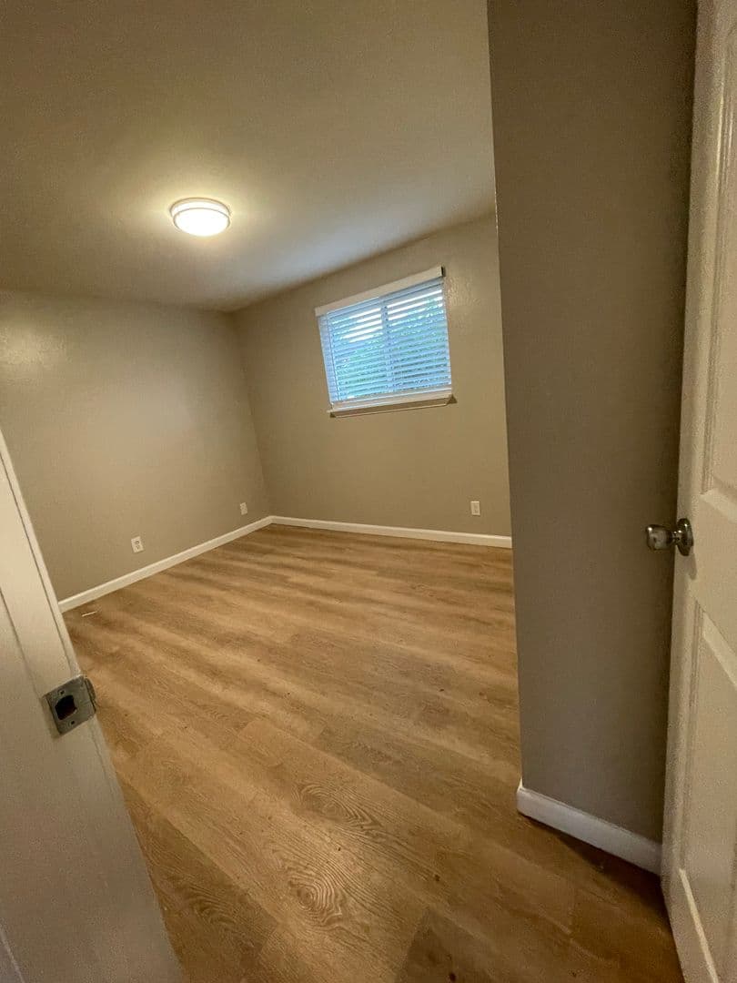 Eugene Apartment: 3659 West 18Th Ave, #6, Office