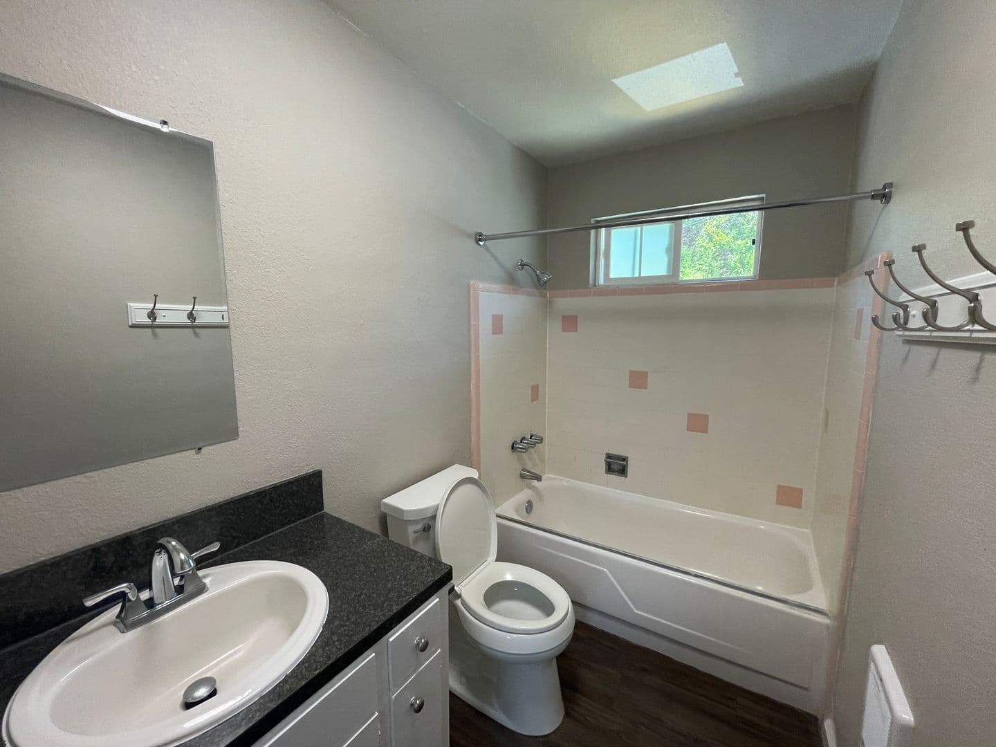 Salem Apartment: 8th Street NW