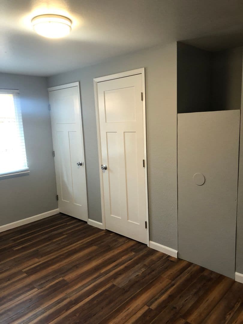 Eugene Apartment: 3659 West 18Th Ave, #6, Office