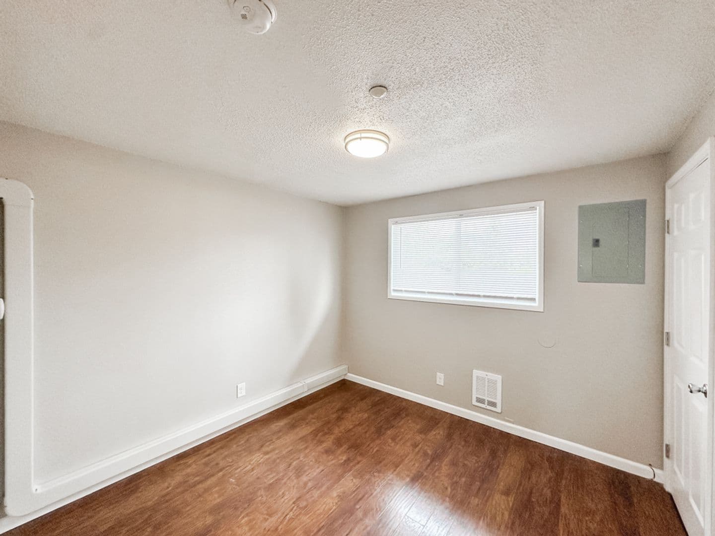 Salem Apartment: 2436-2474 Lee ST SE