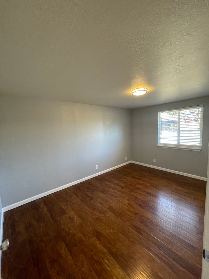 Eugene Apartment: 3659 West 18Th Ave, #6, Office