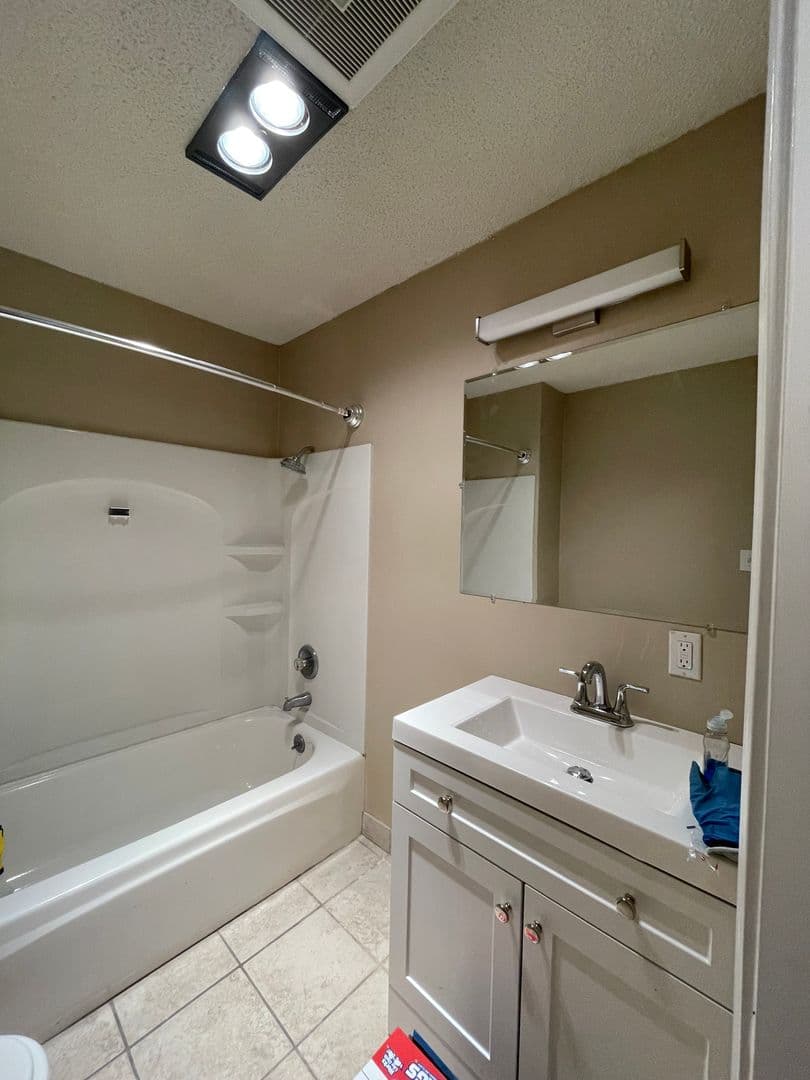 Albany Apartment: 1830 SE Thurston St