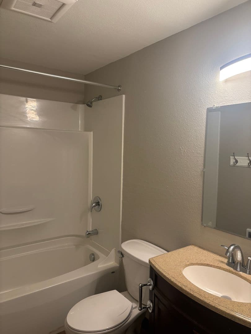 Salem Apartment: 4072 - 4098 Market St NE