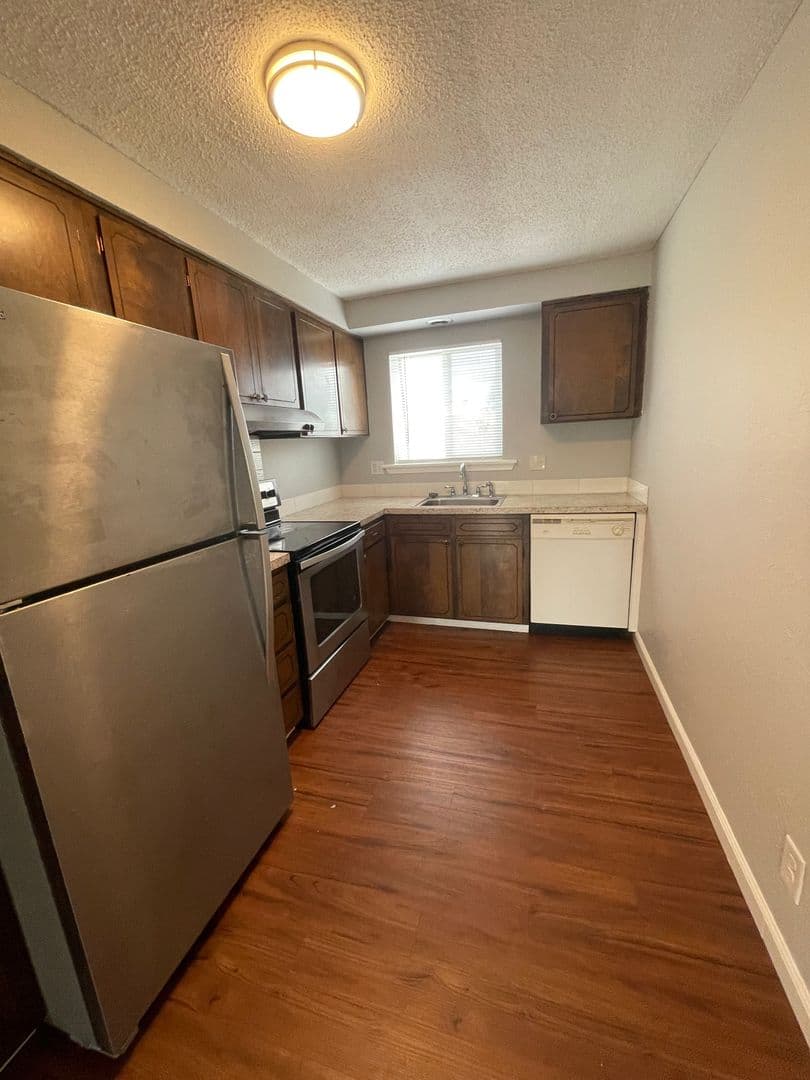 Albany Apartment: 1830 SE Thurston St