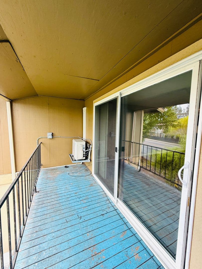 Salem Apartment: 4072 - 4098 Market St NE