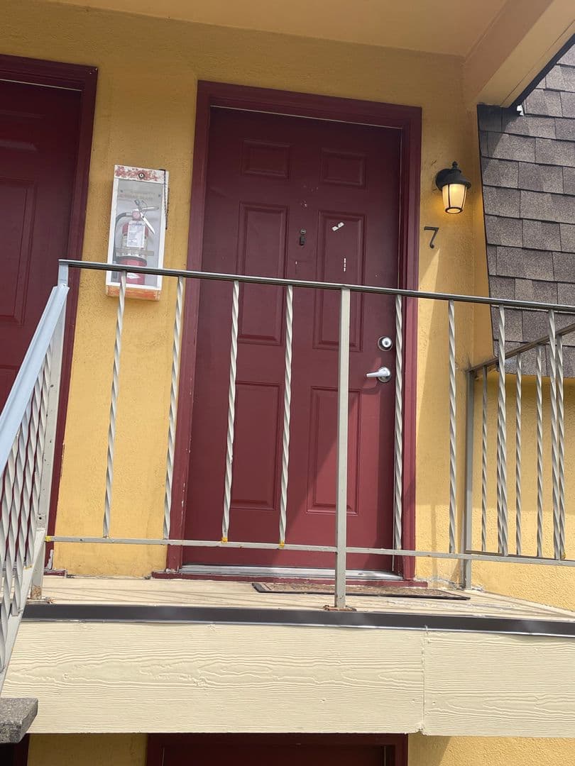 Albany Apartment: 1830 SE Thurston St