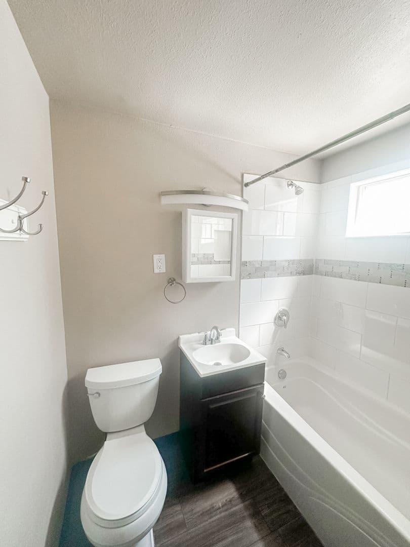 Salem Apartment: 2436-2474 Lee ST SE