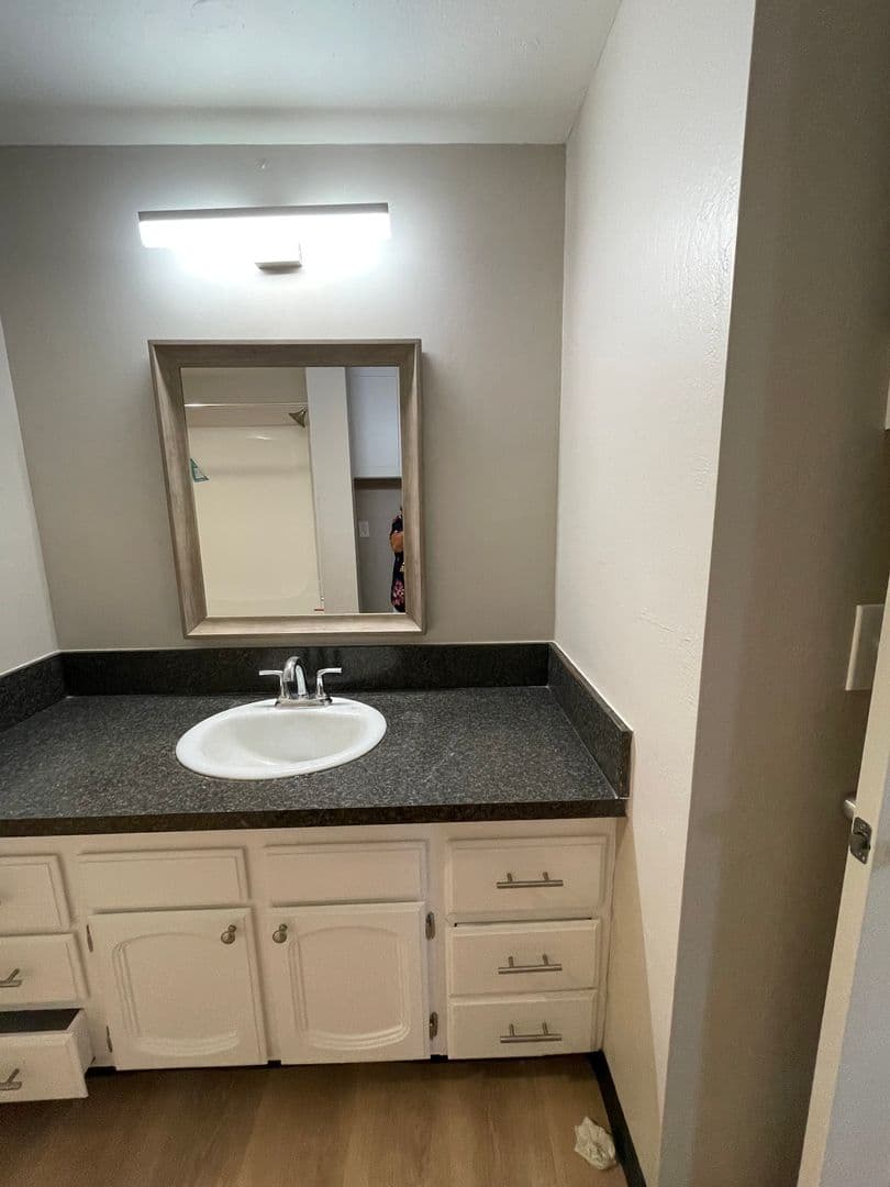 Eugene Apartment: 3659 West 18Th Ave, #6, Office