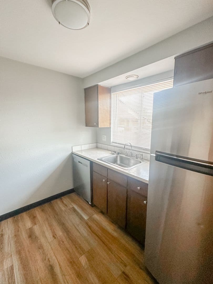 Salem Apartment: 4072 - 4098 Market St NE