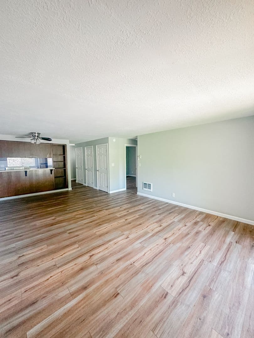 Salem Apartment: 4072 - 4098 Market St NE