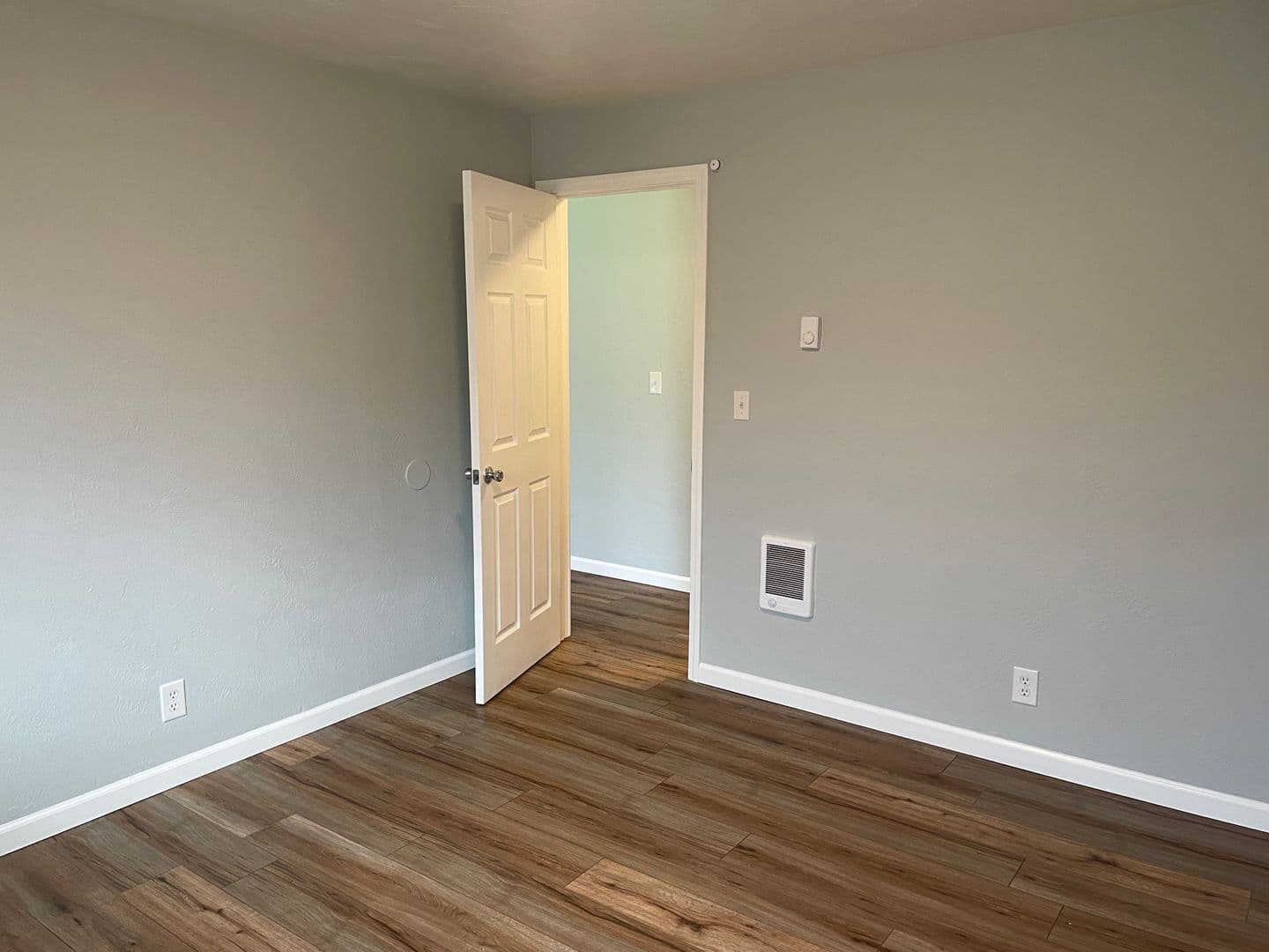 Salem Apartment: 8th Street NW