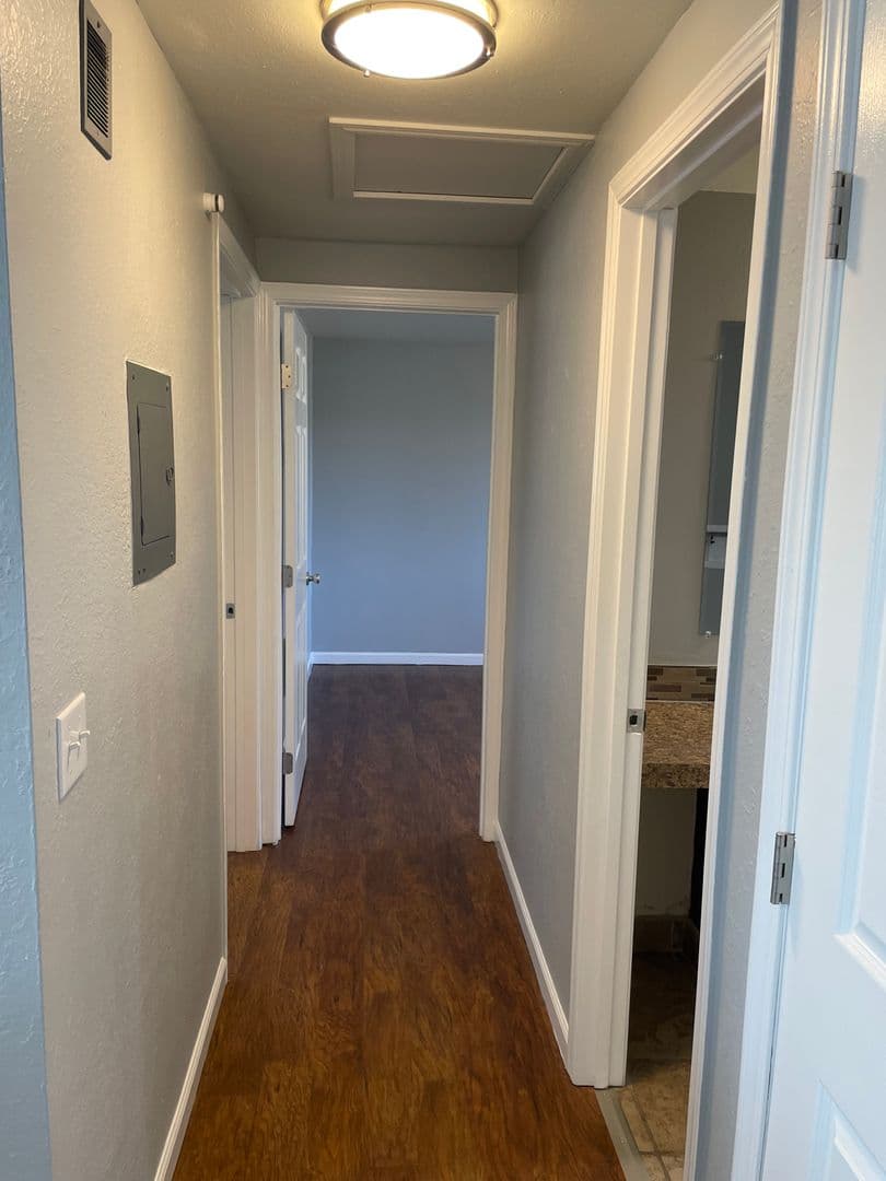 Eugene Apartment: 3659 West 18Th Ave, #6, Office