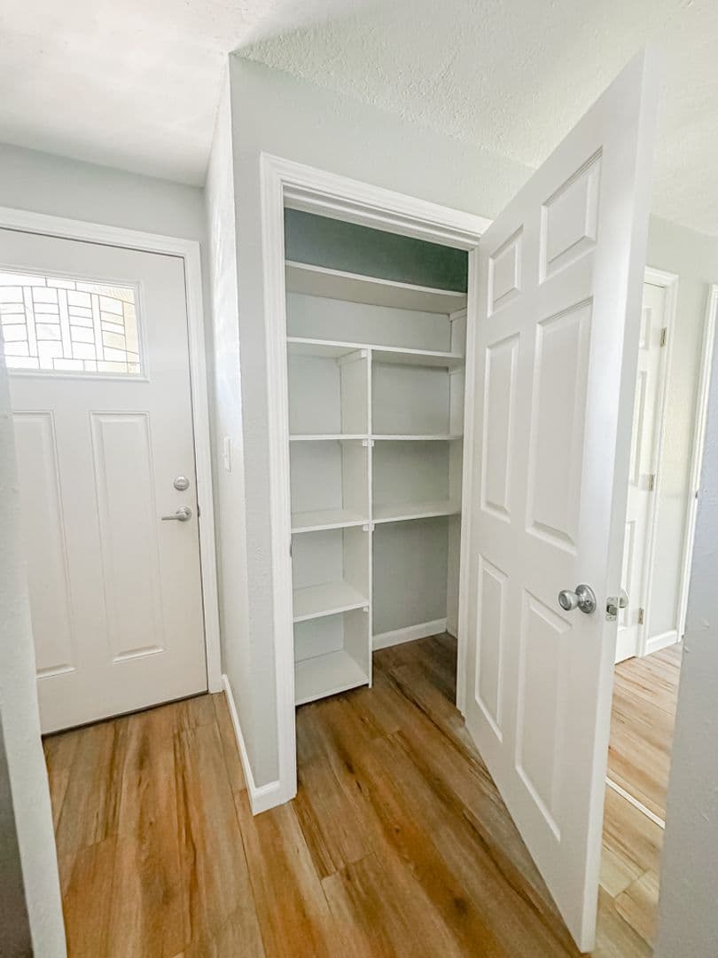 Salem Apartment: 4072 - 4098 Market St NE